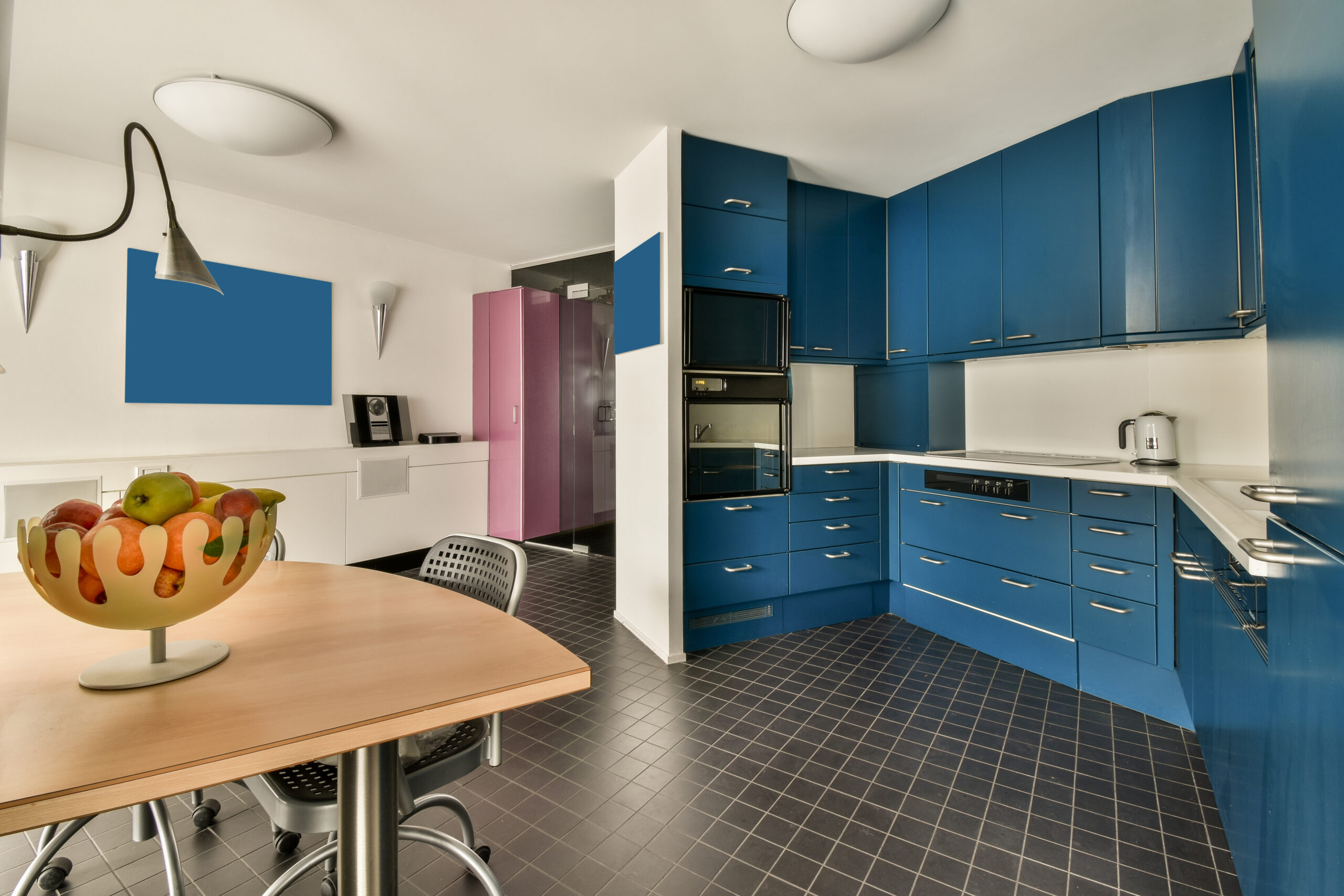 Modern spacious dining room Modern Kitchen